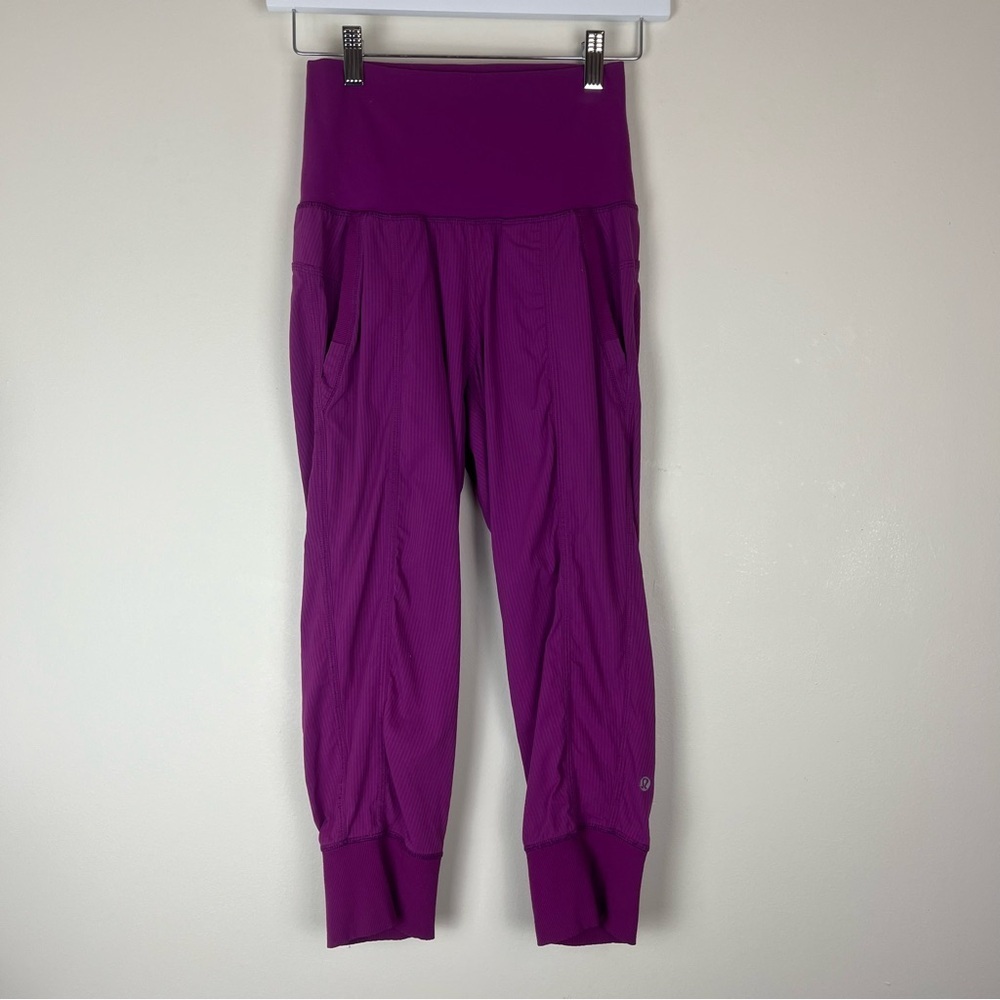 LULULEMON In Flux Crop Yoga Pant in Regal Plum size 2 - Picture 2 of 6